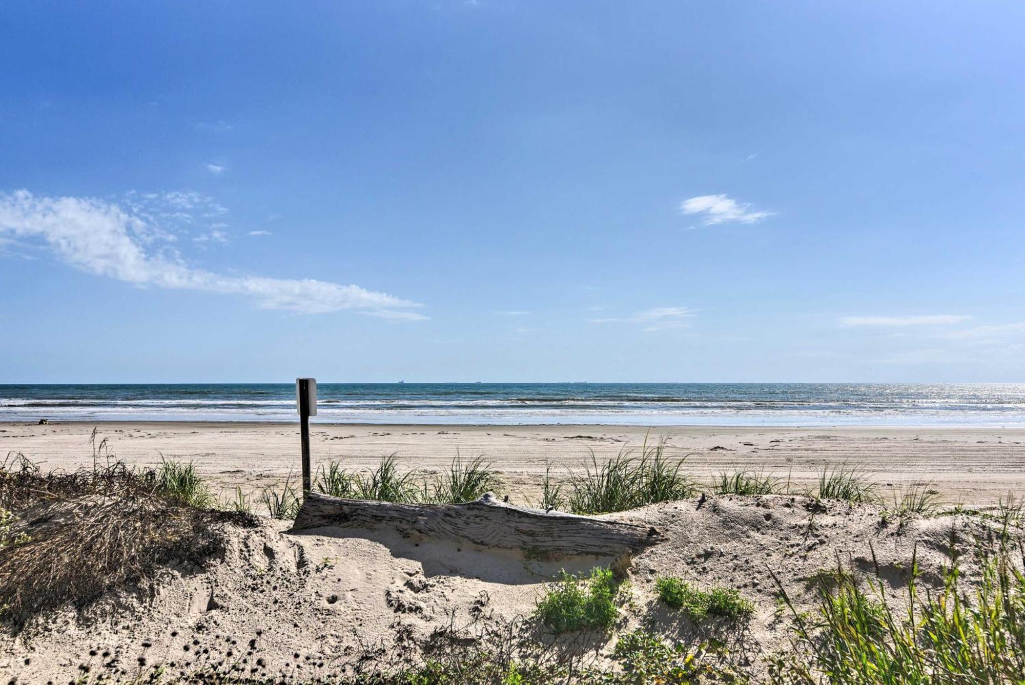 Surfside Beach Retreat With Deck And Ocean Views Екстер'єр фото